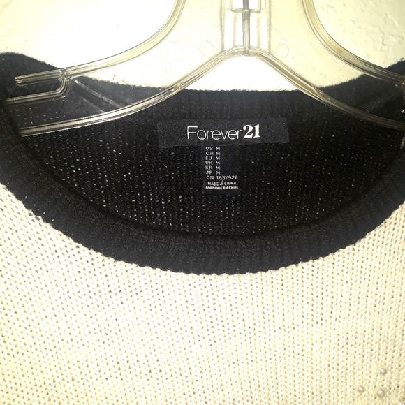 Black and Cream Sweater embellished with pearls - Picture 4 of 6